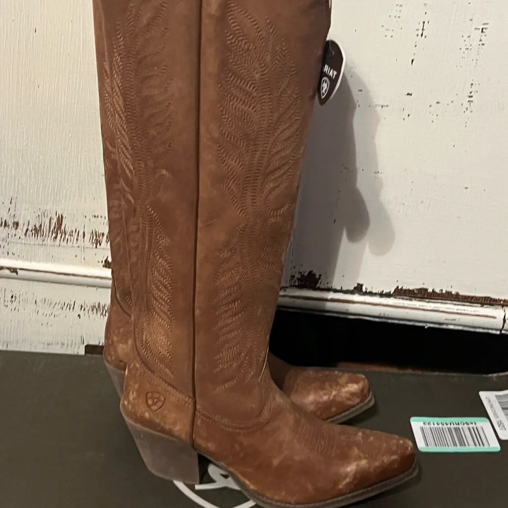 Ariat Brown Heeled Boots with Classic Western Style - Picture 17 of 17